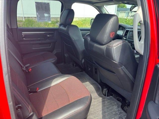 RAM 1500 4WD Crew Cab 140.5" Sport 2016
