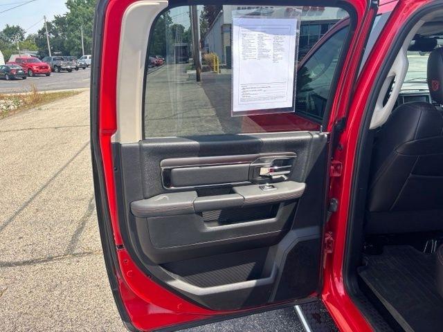 RAM 1500 4WD Crew Cab 140.5" Sport 2016