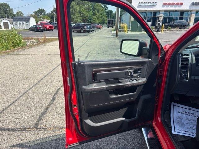 RAM 1500 4WD Crew Cab 140.5" Sport 2016