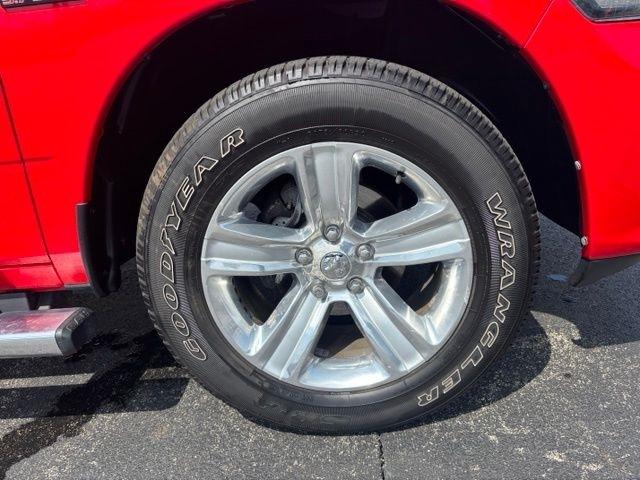 RAM 1500 4WD Crew Cab 140.5" Sport 2016