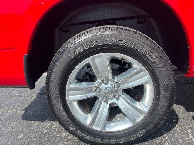 RAM 1500 4WD Crew Cab 140.5" Sport 2016