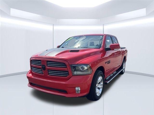 RAM 1500 4WD Crew Cab 140.5" Sport 2016