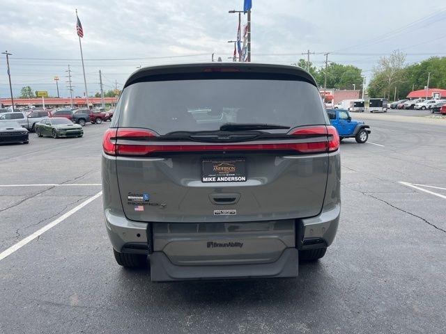 Chrysler Pacifica Touring L FWD 2021