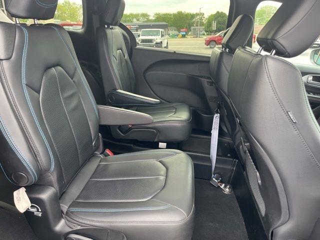 Chrysler Pacifica Touring L FWD 2021
