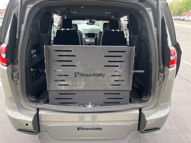 Chrysler Pacifica Touring L FWD 2021