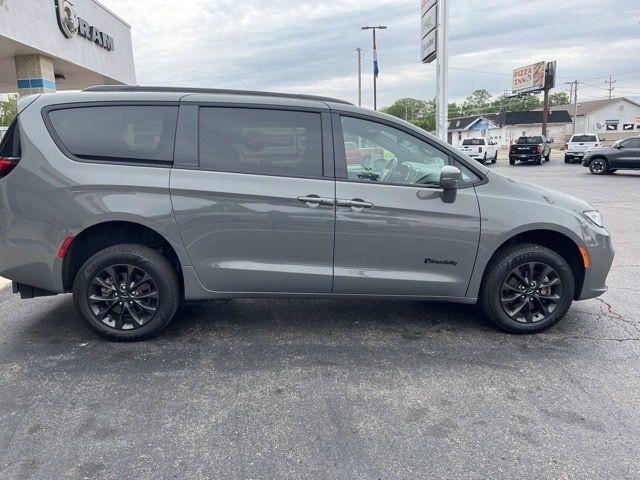 Chrysler Pacifica Touring L FWD 2021