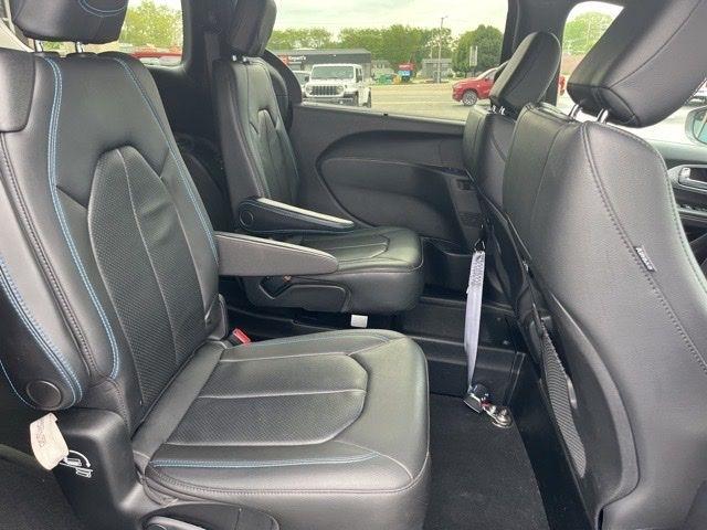 Chrysler Pacifica Touring L FWD 2021
