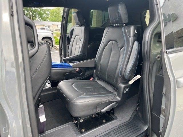 Chrysler Pacifica Touring L FWD 2021