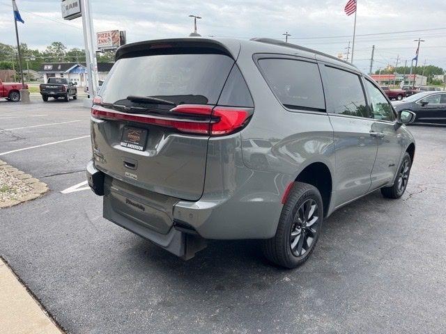 Chrysler Pacifica Touring L FWD 2021
