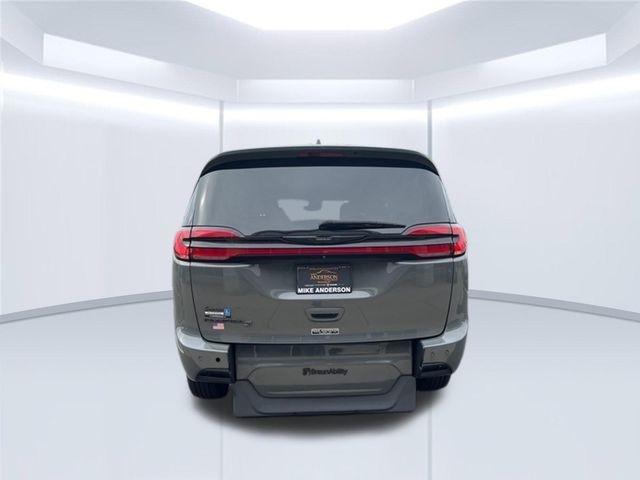 Chrysler Pacifica Touring L FWD 2021