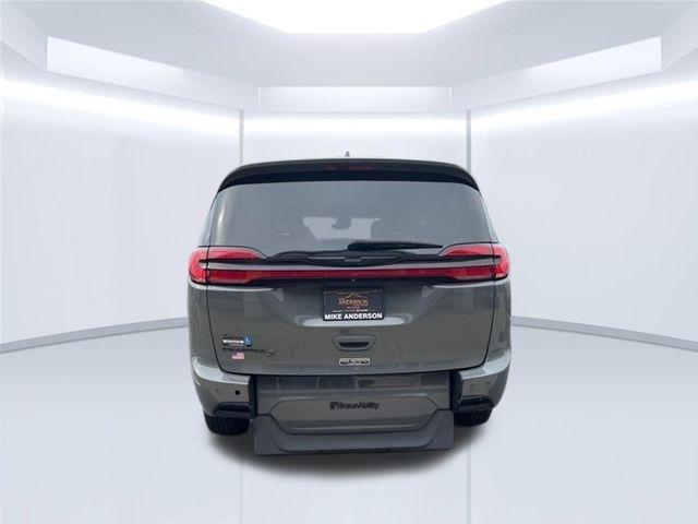 Chrysler Pacifica Touring L FWD 2021