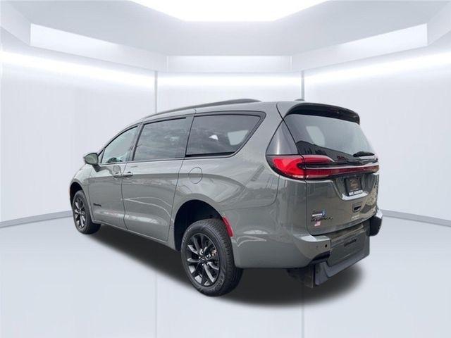 Chrysler Pacifica Touring L FWD 2021