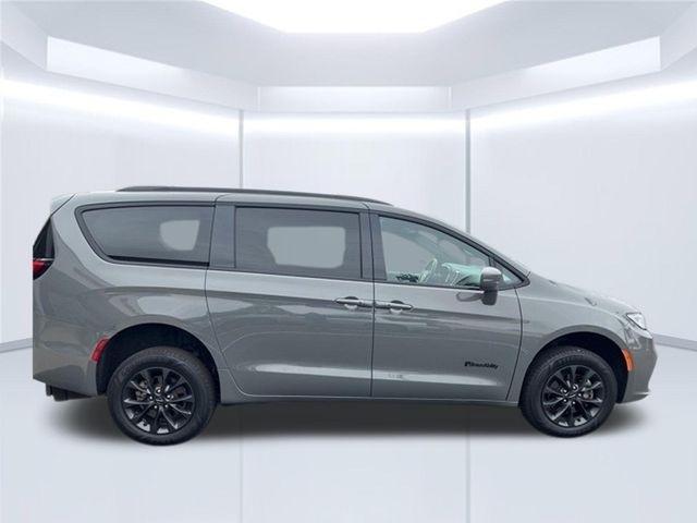 Chrysler Pacifica Touring L FWD 2021