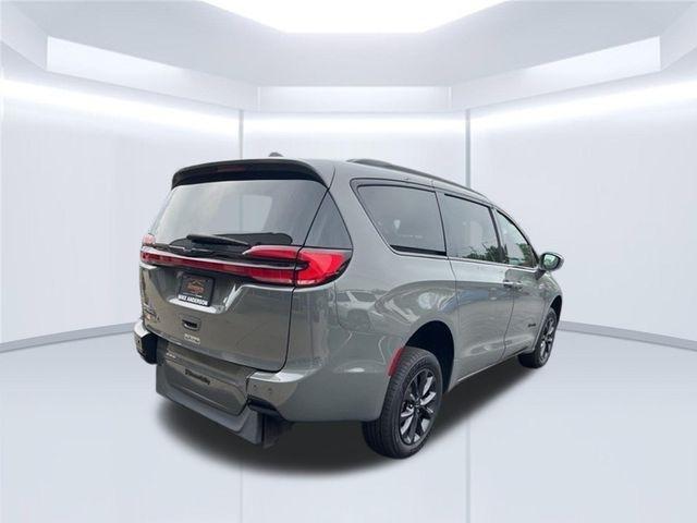 Chrysler Pacifica Touring L FWD 2021