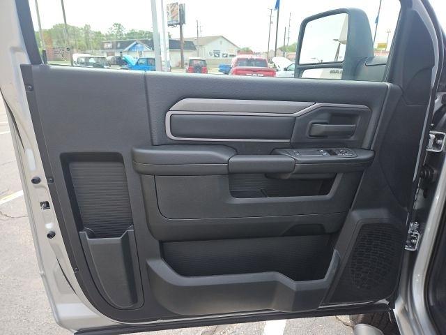 RAM 2500 Tradesman 4x4 Reg Cab 8' Box 2026