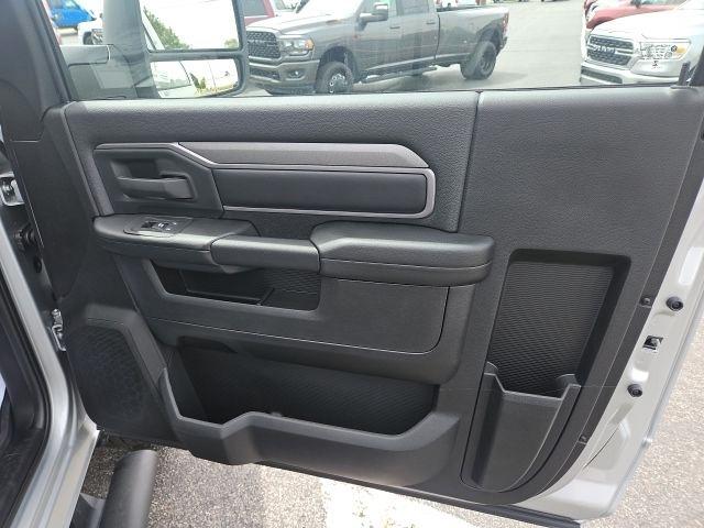 RAM 2500 Tradesman 4x4 Reg Cab 8' Box 2026