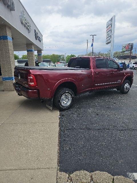 RAM 3500 Limited 4x4 Crew Cab 8' Box 2024