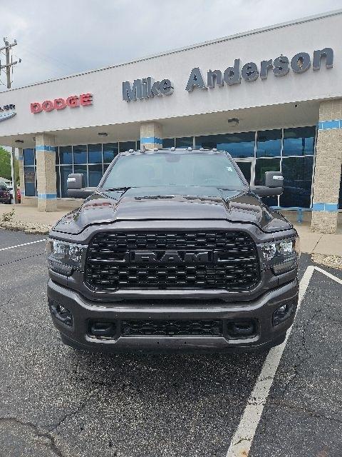 RAM 3500 Big Horn 4x4 Crew Cab 8' Box 2024