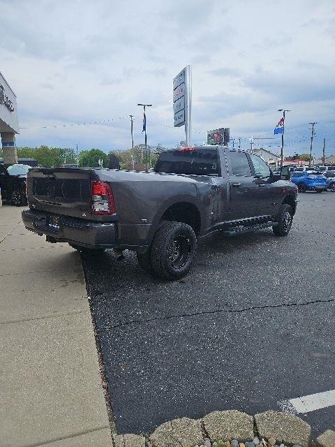RAM 3500 Big Horn 4x4 Crew Cab 8' Box 2024