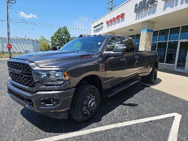 RAM 3500 Big Horn 4x4 Crew Cab 8' Box 2024
