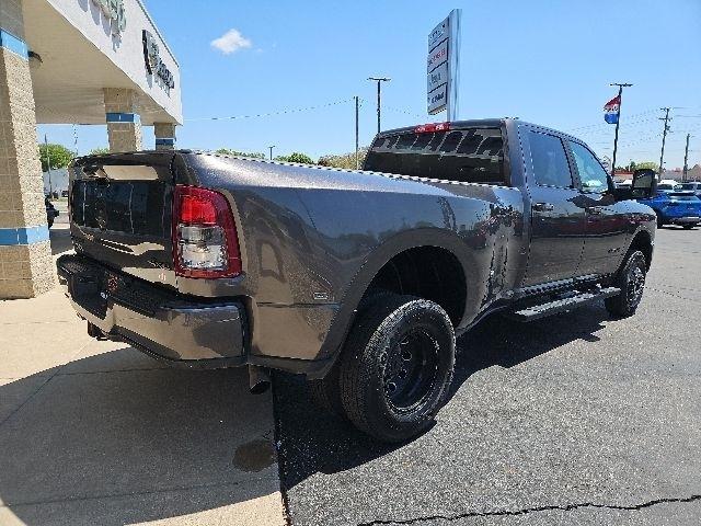 RAM 3500 Big Horn 4x4 Crew Cab 8' Box 2024