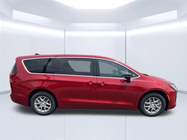 Chrysler Pacifica Select FWD 2027