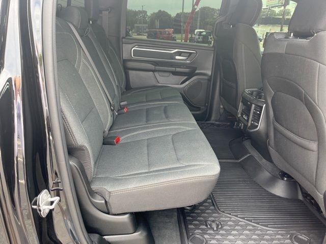 RAM 1500 Big Horn 4x4 Crew Cab 5'7" Box 2021