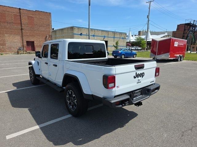 Jeep Gladiator Sahara 4x4 2026