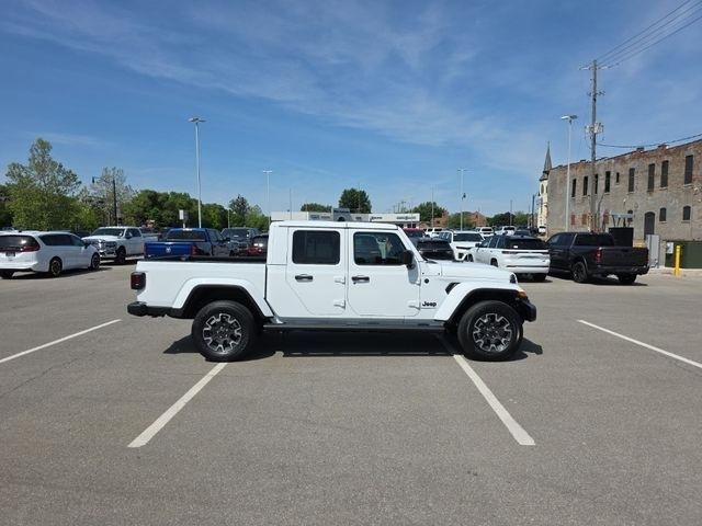 Jeep Gladiator Sahara 4x4 2026
