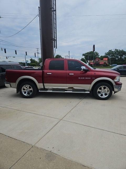 RAM 1500 4WD Crew Cab 140.5" Laramie 2011