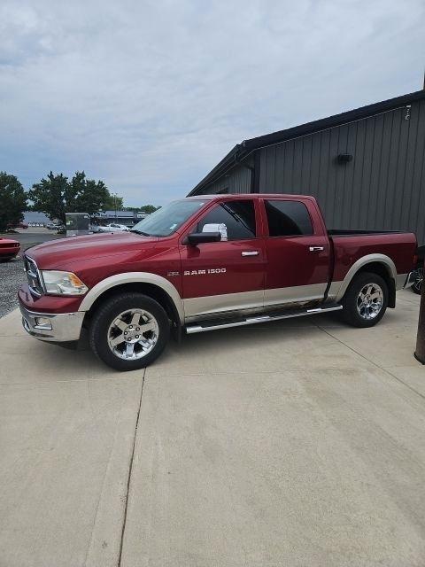 RAM 1500 4WD Crew Cab 140.5" Laramie 2011