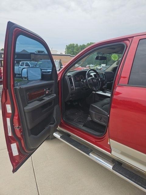 RAM 1500 4WD Crew Cab 140.5" Laramie 2011