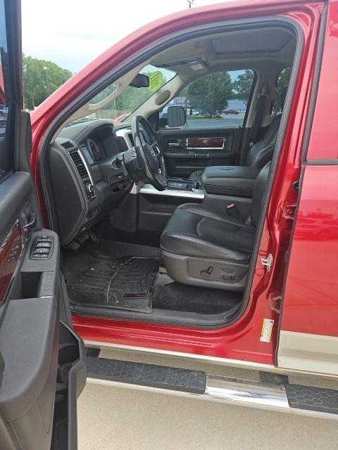 RAM 1500 4WD Crew Cab 140.5" Laramie 2011
