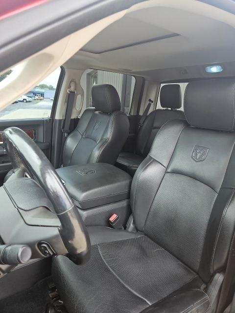 RAM 1500 4WD Crew Cab 140.5" Laramie 2011