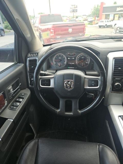 RAM 1500 4WD Crew Cab 140.5" Laramie 2011