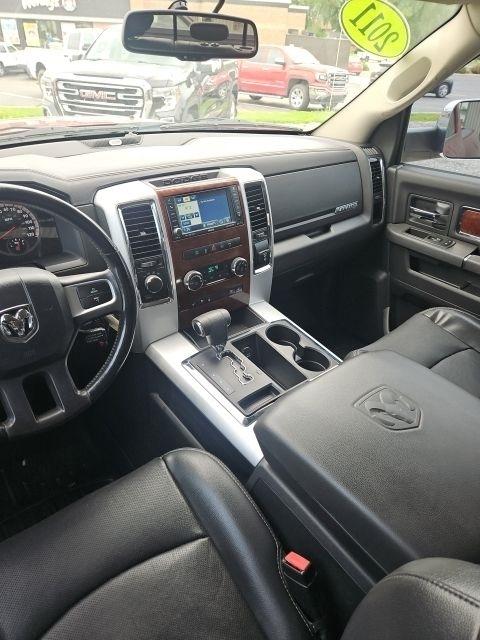 RAM 1500 4WD Crew Cab 140.5" Laramie 2011