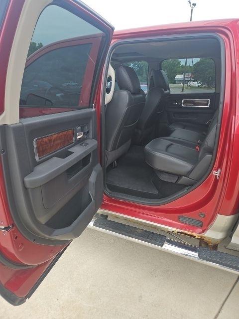 RAM 1500 4WD Crew Cab 140.5" Laramie 2011