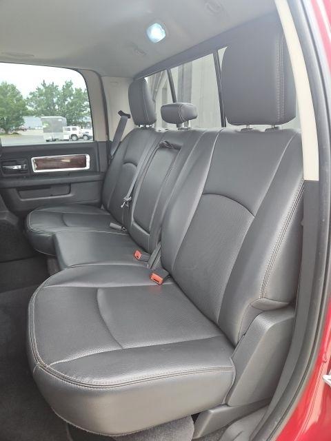 RAM 1500 4WD Crew Cab 140.5" Laramie 2011