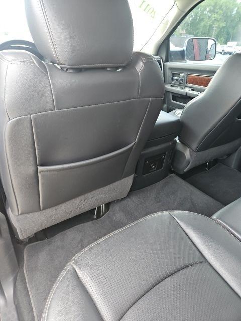 RAM 1500 4WD Crew Cab 140.5" Laramie 2011