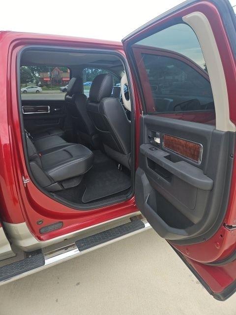 RAM 1500 4WD Crew Cab 140.5" Laramie 2011
