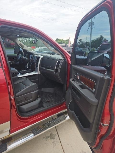 RAM 1500 4WD Crew Cab 140.5" Laramie 2011