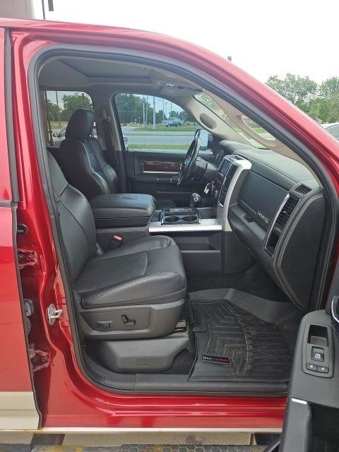 RAM 1500 4WD Crew Cab 140.5" Laramie 2011