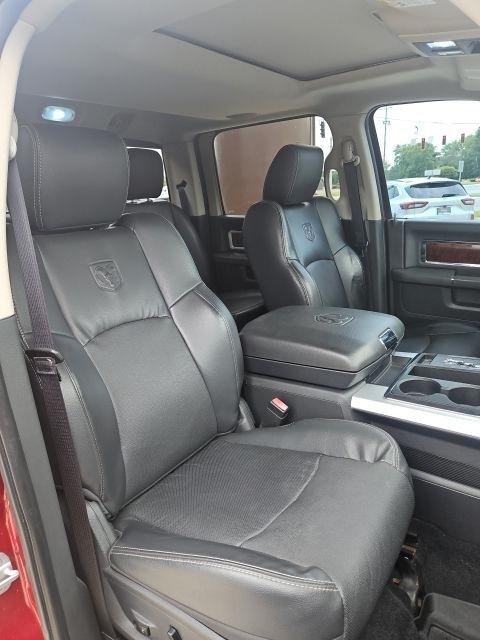 RAM 1500 4WD Crew Cab 140.5" Laramie 2011