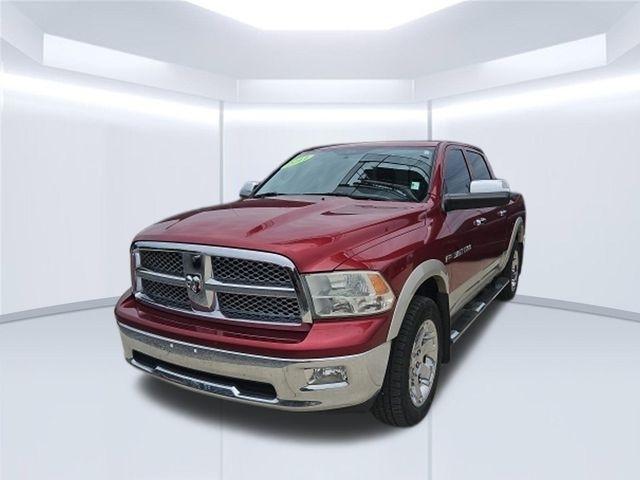 RAM 1500 4WD Crew Cab 140.5" Laramie 2011