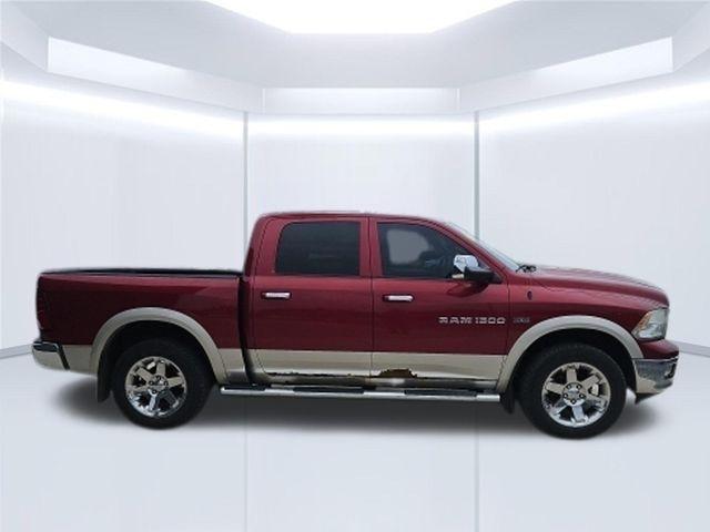 RAM 1500 4WD Crew Cab 140.5" Laramie 2011
