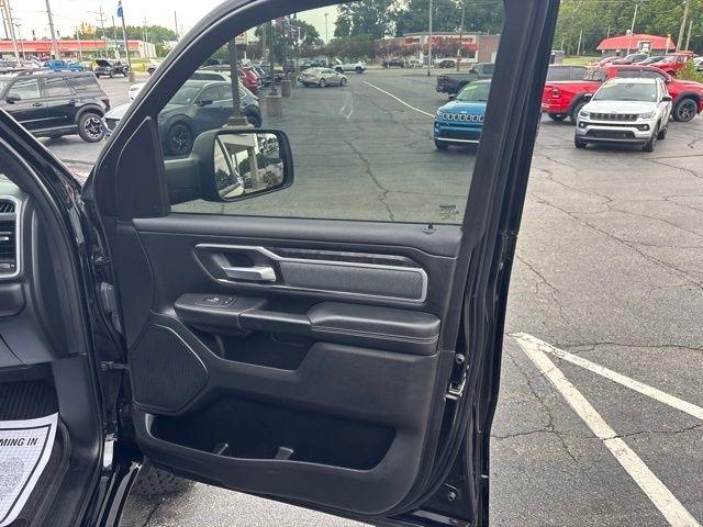 RAM 1500 Big Horn 4x4 Crew Cab 5'7" Box 2022
