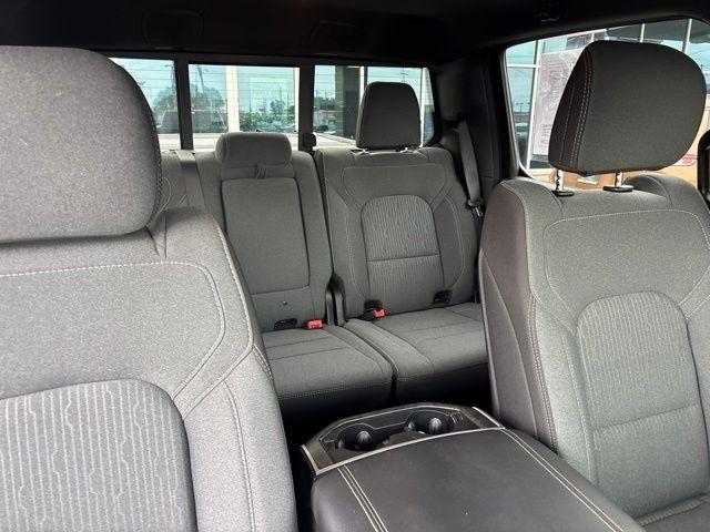 RAM 1500 Big Horn 4x4 Crew Cab 5'7" Box 2022