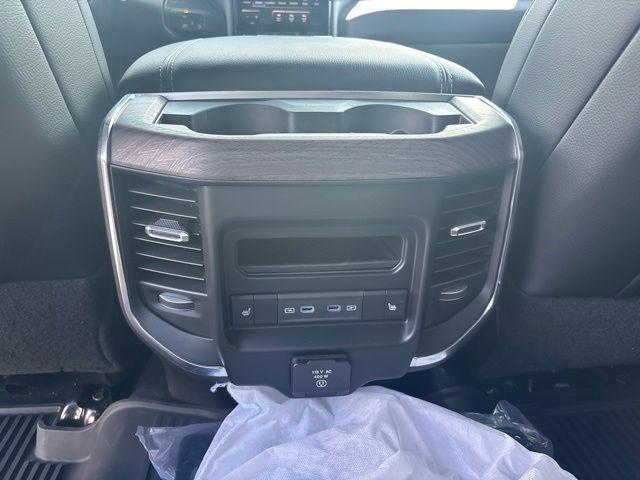 RAM 2500 Laramie 4x4 Crew Cab 6'4" Box 2026