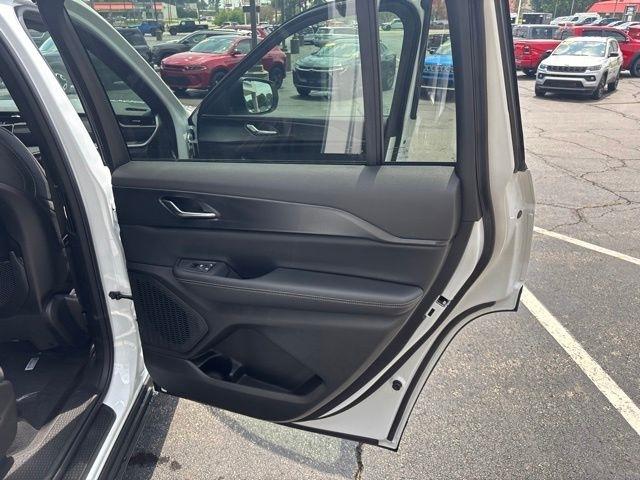 Jeep Grand Cherokee L Laredo X 4x4 2026