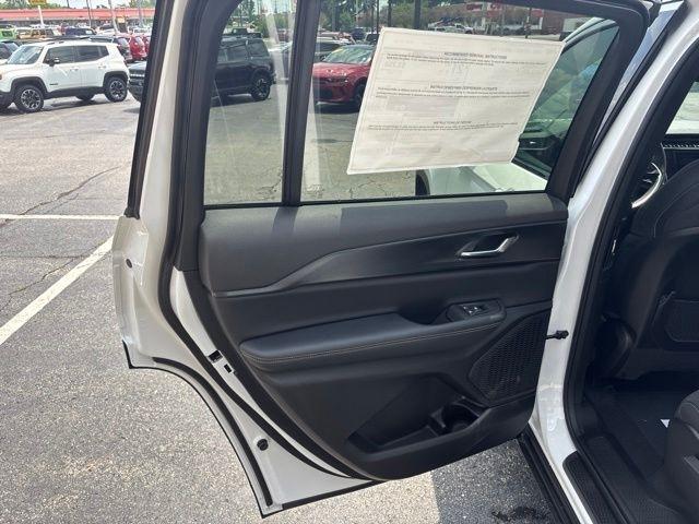 Jeep Grand Cherokee L Laredo X 4x4 2026